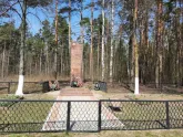 Братская могила 2003