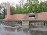 Братская могила 2001